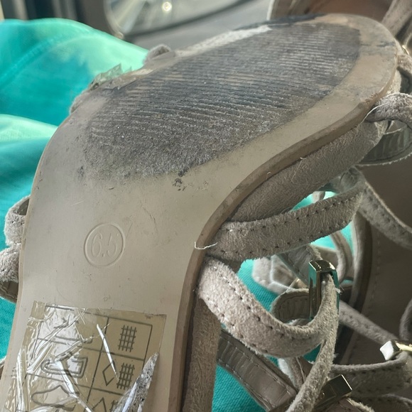 Heels - Picture 3 of 3